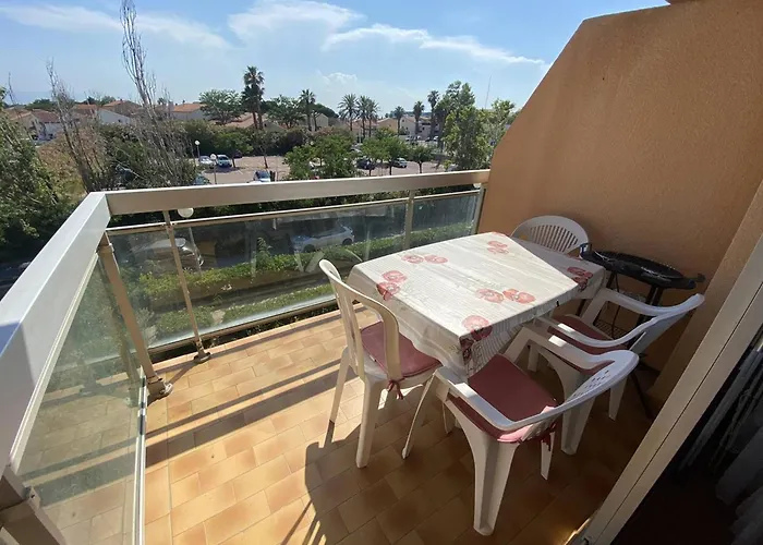 Deux-pieces 2* Avec Balcon Et Parking - Port - Fr-1-696-107 Apartment *