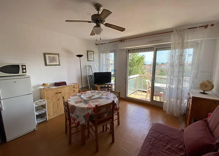 Apartment Deux-pieces 2* Avec Balcon Et Parking - Port - Fr-1-696-107 *